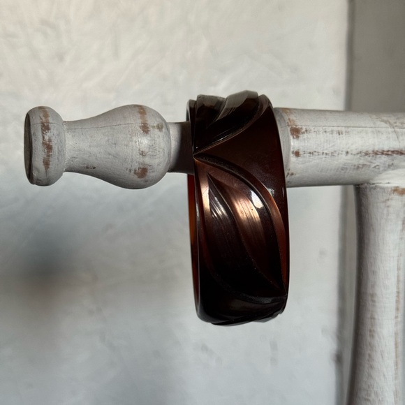 Jewelry - Brown vintage bangle